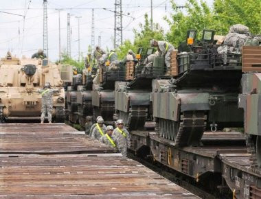 Τεράστια συγκέντρωση οχημάτων του αμερικανικού Στρατού στην ανατολική ακτή (βίντεο)